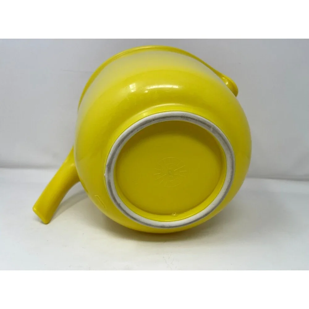 Vintage Rubbermaid 12 Cup/3 Quart Yellow Measuring Cup Batter Mixing Bowl #2663